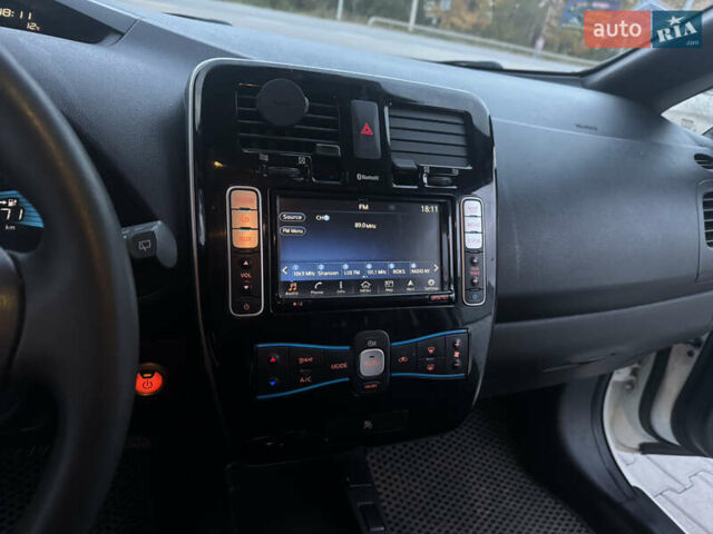 Белый Ниссан Лиф, объемом двигателя 0 л и пробегом 153 тыс. км за 6000 $, фото 10 на Automoto.ua