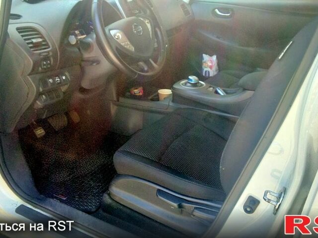 Белый Ниссан Лиф, объемом двигателя 0 л и пробегом 114 тыс. км за 8000 $, фото 6 на Automoto.ua