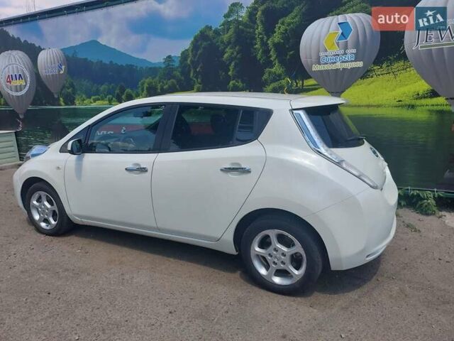 Білий Ніссан Ліф, об'ємом двигуна 0 л та пробігом 85 тис. км за 10000 $, фото 2 на Automoto.ua