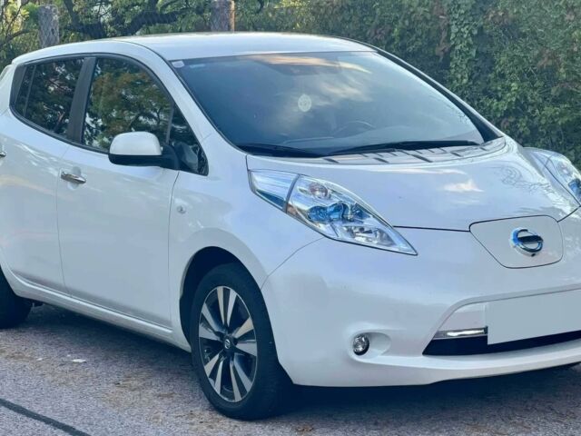 Белый Ниссан Лиф, объемом двигателя 0 л и пробегом 77 тыс. км за 6200 $, фото 6 на Automoto.ua