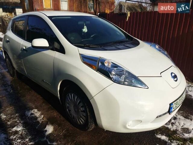 Белый Ниссан Лиф, объемом двигателя 0 л и пробегом 98 тыс. км за 11999 $, фото 9 на Automoto.ua