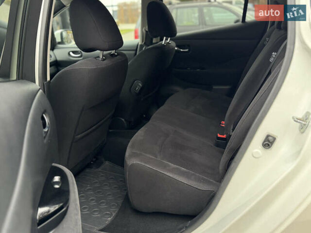 Белый Ниссан Лиф, объемом двигателя 0 л и пробегом 91 тыс. км за 7400 $, фото 9 на Automoto.ua