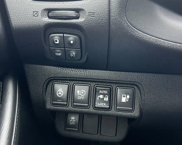 Белый Ниссан Лиф, объемом двигателя 0 л и пробегом 102 тыс. км за 8000 $, фото 10 на Automoto.ua