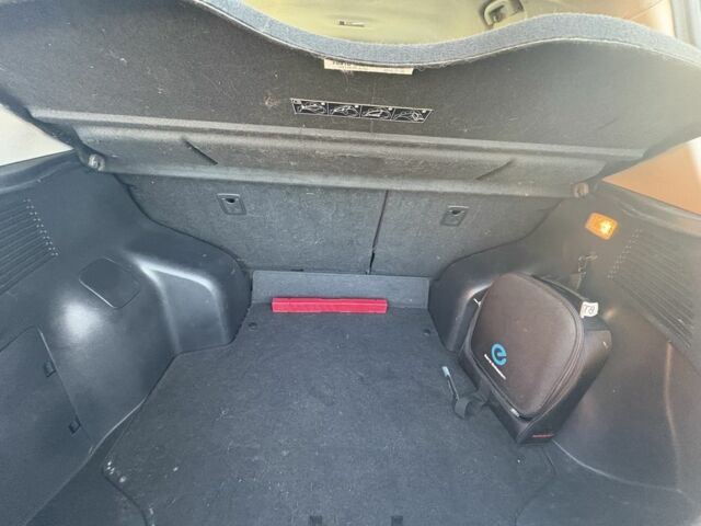 Белый Ниссан Лиф, объемом двигателя 0 л и пробегом 154 тыс. км за 6500 $, фото 16 на Automoto.ua