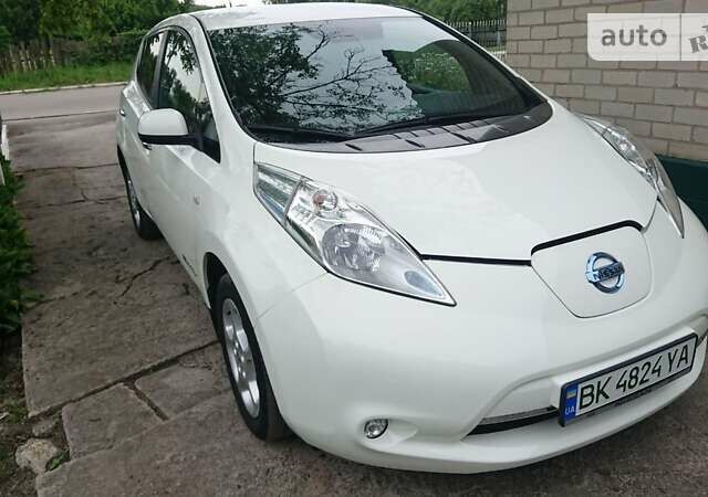Білий Ніссан Ліф, об'ємом двигуна 0 л та пробігом 86 тис. км за 7200 $, фото 1 на Automoto.ua