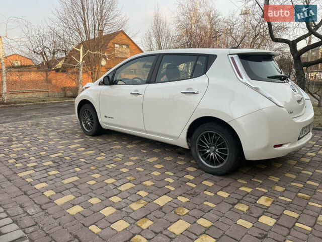 Белый Ниссан Лиф, объемом двигателя 0 л и пробегом 95 тыс. км за 14500 $, фото 14 на Automoto.ua