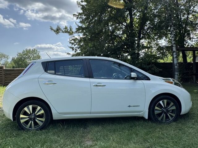 Белый Ниссан Лиф, объемом двигателя 0 л и пробегом 69 тыс. км за 8500 $, фото 2 на Automoto.ua