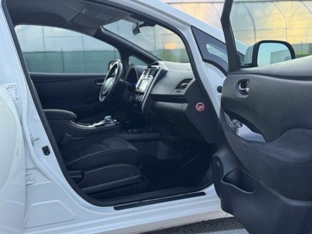 Білий Ніссан Ліф, об'ємом двигуна 0 л та пробігом 104 тис. км за 7700 $, фото 22 на Automoto.ua