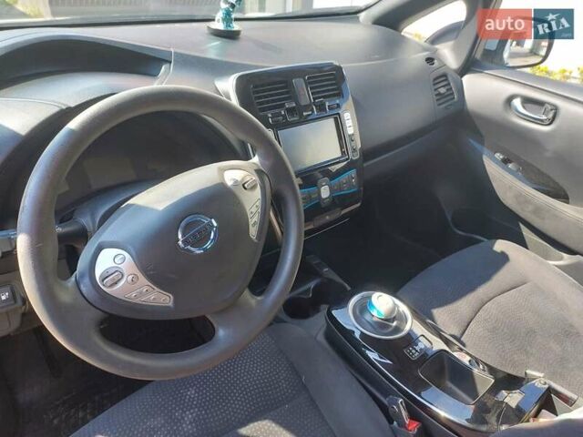 Білий Ніссан Ліф, об'ємом двигуна 0 л та пробігом 85 тис. км за 10000 $, фото 8 на Automoto.ua