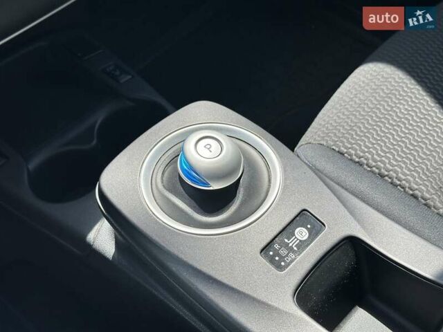 Білий Ніссан Ліф, об'ємом двигуна 0 л та пробігом 114 тис. км за 6690 $, фото 26 на Automoto.ua