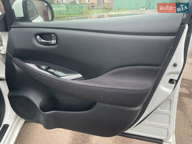 Белый Ниссан Лиф, объемом двигателя 0 л и пробегом 104 тыс. км за 6800 $, фото 18 на Automoto.ua