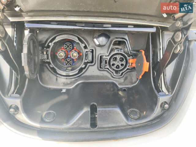 Белый Ниссан Лиф, объемом двигателя 0 л и пробегом 165 тыс. км за 7300 $, фото 35 на Automoto.ua