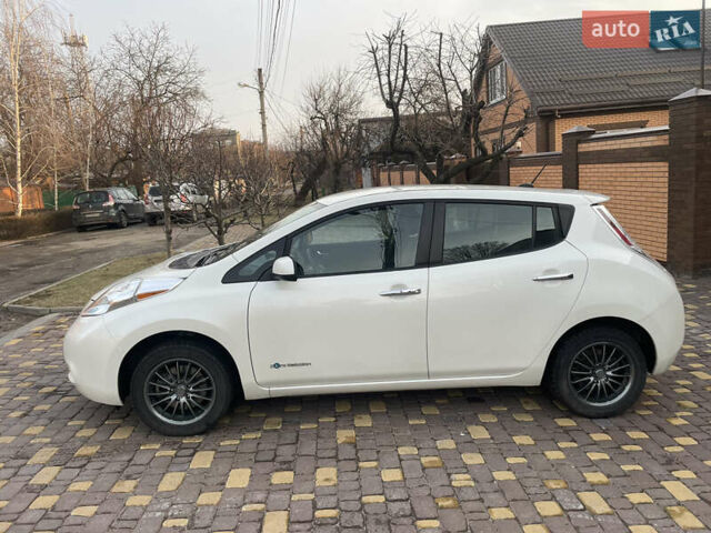 Белый Ниссан Лиф, объемом двигателя 0 л и пробегом 95 тыс. км за 14500 $, фото 12 на Automoto.ua