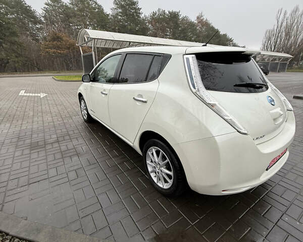 Белый Ниссан Лиф, объемом двигателя 0 л и пробегом 165 тыс. км за 7300 $, фото 2 на Automoto.ua