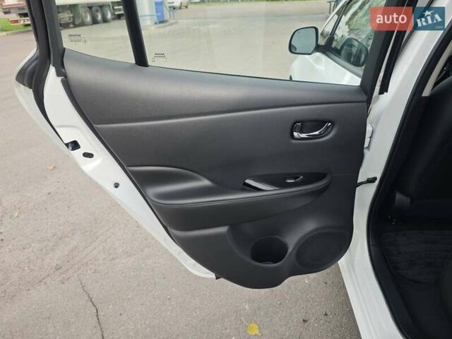 Белый Ниссан Лиф, объемом двигателя 0 л и пробегом 27 тыс. км за 8999 $, фото 43 на Automoto.ua