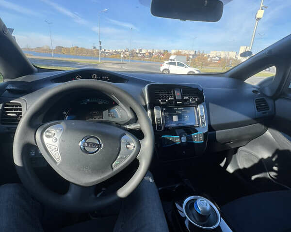 Белый Ниссан Лиф, объемом двигателя 0 л и пробегом 101 тыс. км за 7900 $, фото 9 на Automoto.ua