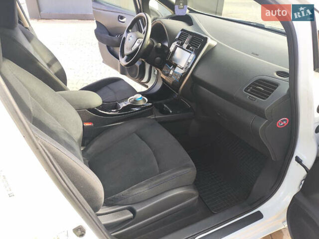 Белый Ниссан Лиф, объемом двигателя 0 л и пробегом 165 тыс. км за 7300 $, фото 28 на Automoto.ua