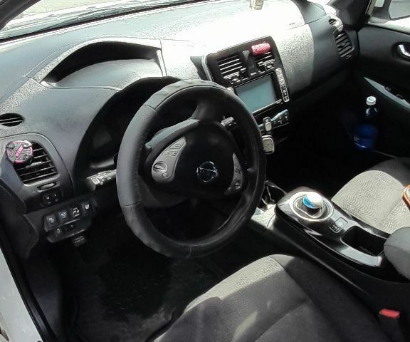 Белый Ниссан Лиф, объемом двигателя 0 л и пробегом 240 тыс. км за 5200 $, фото 7 на Automoto.ua