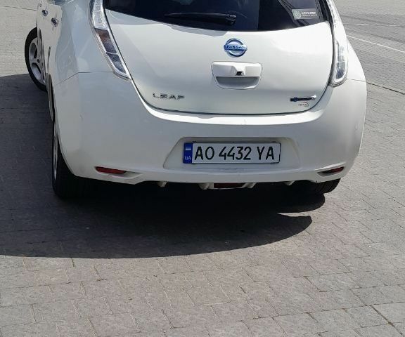 Белый Ниссан Лиф, объемом двигателя 0 л и пробегом 240 тыс. км за 5200 $, фото 3 на Automoto.ua