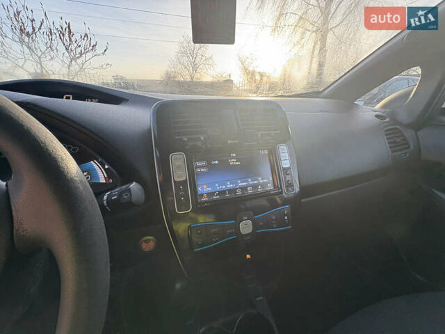 Білий Ніссан Ліф, об'ємом двигуна 0 л та пробігом 154 тис. км за 6500 $, фото 21 на Automoto.ua