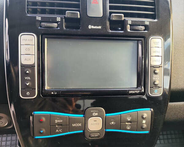 Белый Ниссан Лиф, объемом двигателя 0 л и пробегом 165 тыс. км за 7300 $, фото 12 на Automoto.ua