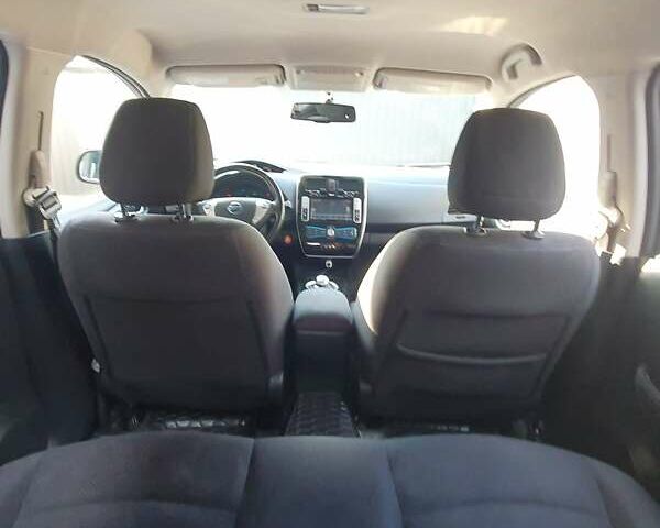 Белый Ниссан Лиф, объемом двигателя 0 л и пробегом 137 тыс. км за 8300 $, фото 8 на Automoto.ua