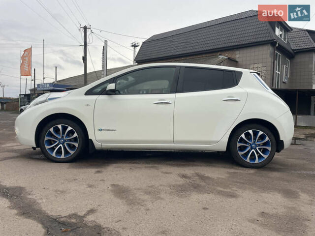 Белый Ниссан Лиф, объемом двигателя 0 л и пробегом 104 тыс. км за 6800 $, фото 2 на Automoto.ua