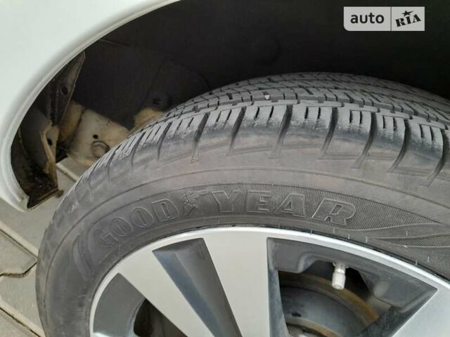 Білий Ніссан Ліф, об'ємом двигуна 0 л та пробігом 120 тис. км за 7200 $, фото 9 на Automoto.ua