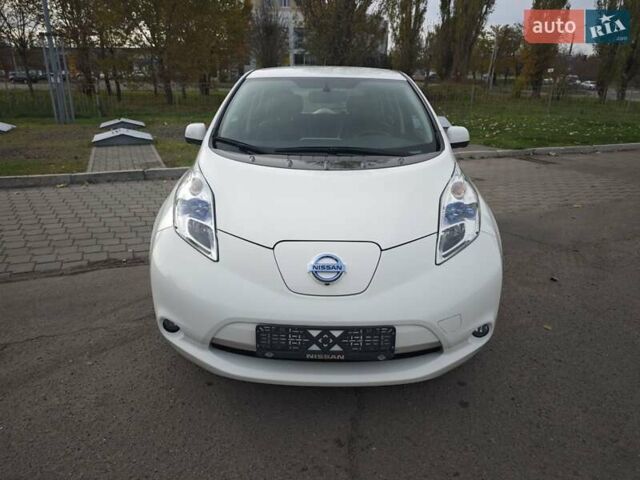 Белый Ниссан Лиф, объемом двигателя 0 л и пробегом 27 тыс. км за 8999 $, фото 5 на Automoto.ua