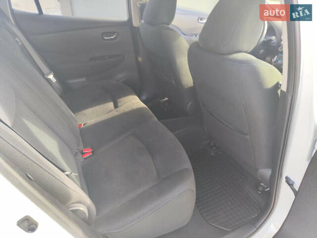 Белый Ниссан Лиф, объемом двигателя 0 л и пробегом 165 тыс. км за 7300 $, фото 29 на Automoto.ua