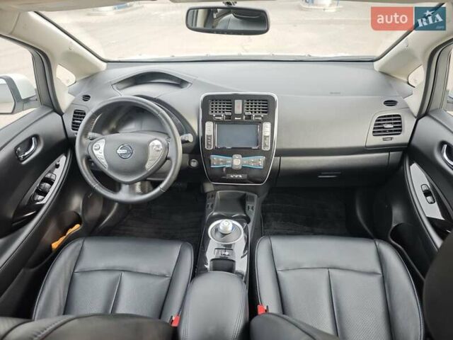 Белый Ниссан Лиф, объемом двигателя 0 л и пробегом 27 тыс. км за 8999 $, фото 30 на Automoto.ua