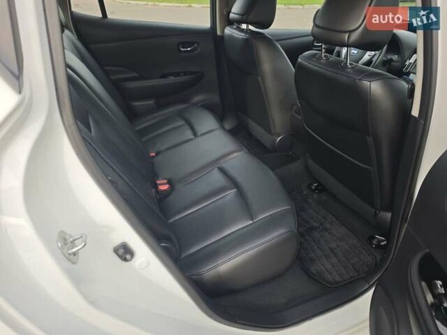 Белый Ниссан Лиф, объемом двигателя 0 л и пробегом 27 тыс. км за 8999 $, фото 32 на Automoto.ua