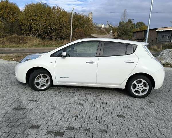 Білий Ніссан Ліф, об'ємом двигуна 0 л та пробігом 83 тис. км за 7599 $, фото 1 на Automoto.ua