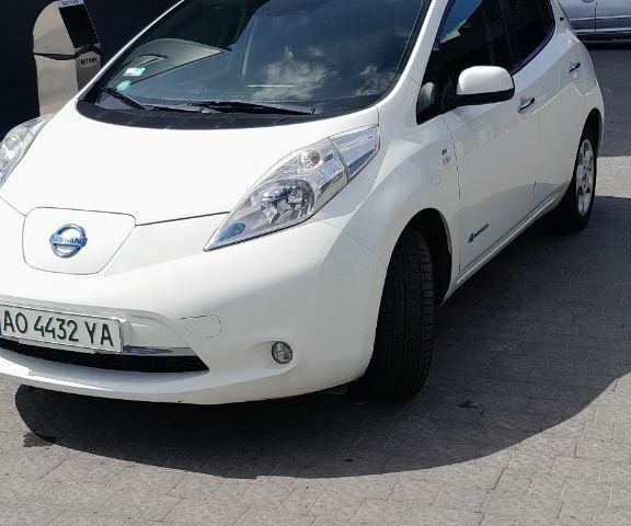 Белый Ниссан Лиф, объемом двигателя 0 л и пробегом 240 тыс. км за 5200 $, фото 2 на Automoto.ua