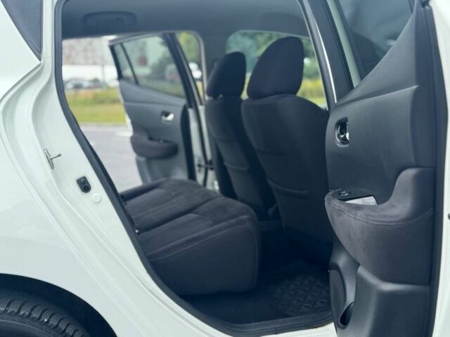 Білий Ніссан Ліф, об'ємом двигуна 0 л та пробігом 125 тис. км за 7400 $, фото 19 на Automoto.ua