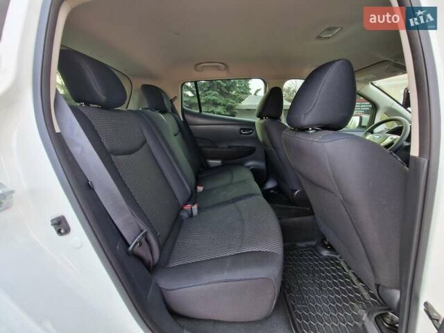 Белый Ниссан Лиф, объемом двигателя 0 л и пробегом 90 тыс. км за 7500 $, фото 24 на Automoto.ua