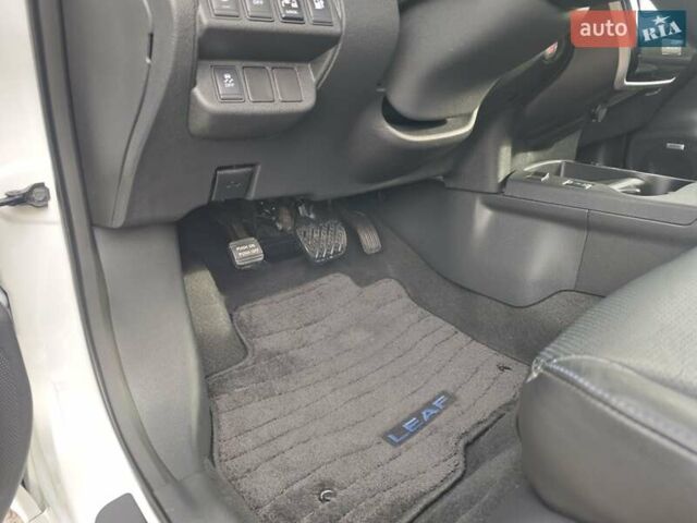 Белый Ниссан Лиф, объемом двигателя 0 л и пробегом 27 тыс. км за 8999 $, фото 37 на Automoto.ua