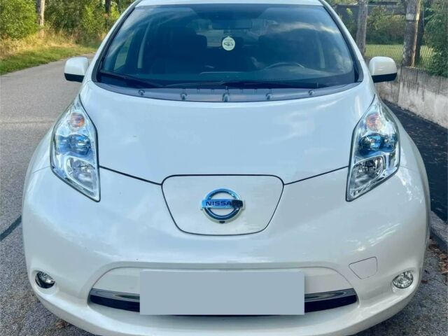 Белый Ниссан Лиф, объемом двигателя 0 л и пробегом 77 тыс. км за 6200 $, фото 1 на Automoto.ua