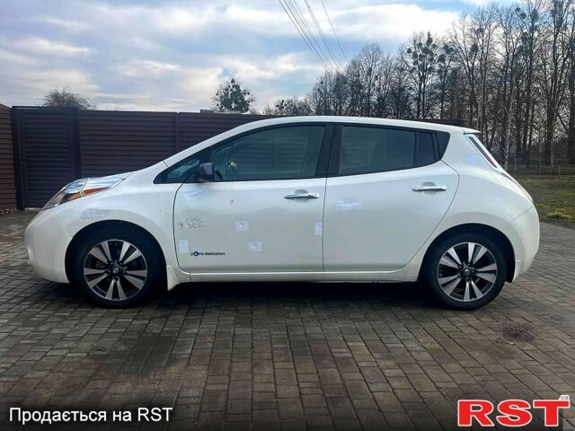 Белый Ниссан Лиф, объемом двигателя 0 л и пробегом 50 тыс. км за 7000 $, фото 5 на Automoto.ua