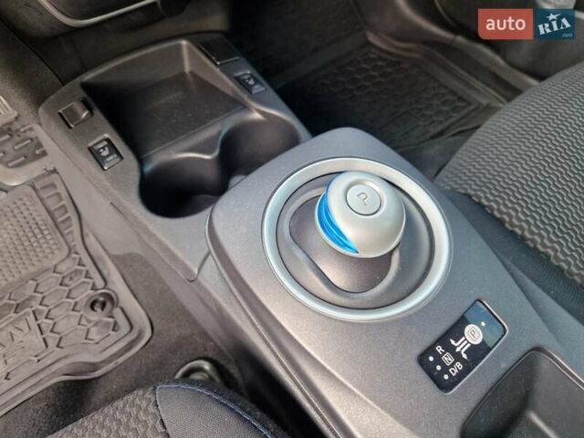 Белый Ниссан Лиф, объемом двигателя 0 л и пробегом 90 тыс. км за 7500 $, фото 18 на Automoto.ua