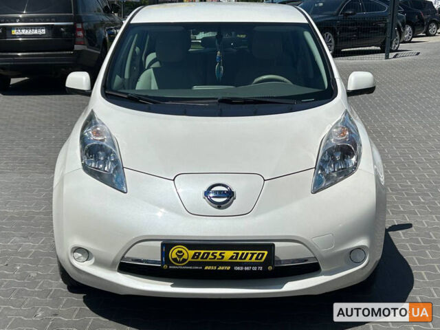 Белый Ниссан Лиф, объемом двигателя 30 л и пробегом 87 тыс. км за 8900 $, фото 1 на Automoto.ua