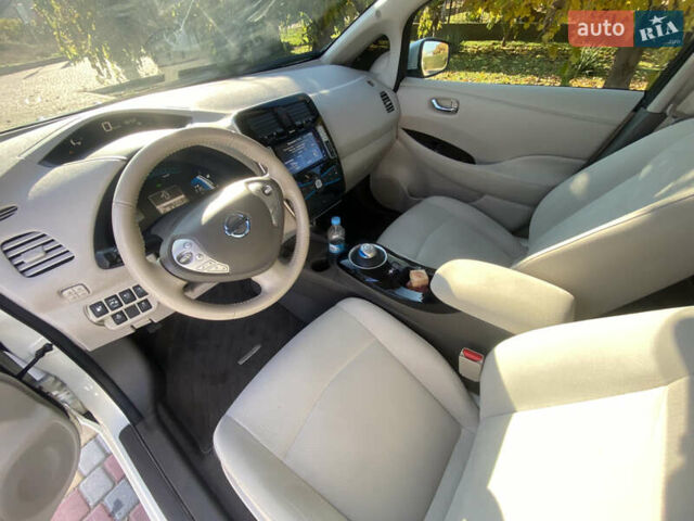 Білий Ніссан Ліф, об'ємом двигуна 0 л та пробігом 53 тис. км за 7700 $, фото 17 на Automoto.ua