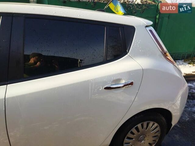 Белый Ниссан Лиф, объемом двигателя 0 л и пробегом 98 тыс. км за 11999 $, фото 4 на Automoto.ua