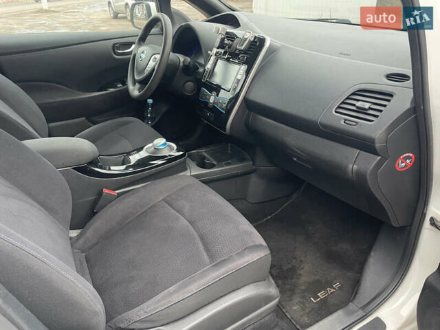 Белый Ниссан Лиф, объемом двигателя 0 л и пробегом 104 тыс. км за 6800 $, фото 19 на Automoto.ua