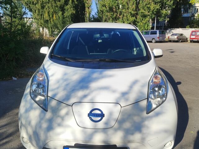 Белый Ниссан Лиф, объемом двигателя 0 л и пробегом 184 тыс. км за 5999 $, фото 1 на Automoto.ua