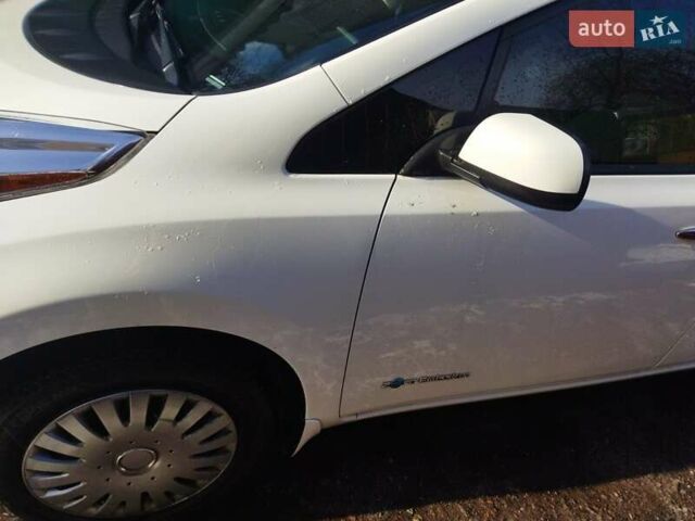 Белый Ниссан Лиф, объемом двигателя 0 л и пробегом 98 тыс. км за 11999 $, фото 2 на Automoto.ua