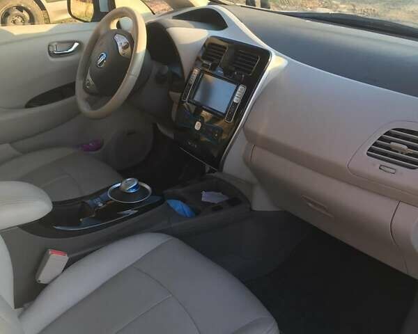 Белый Ниссан Лиф, объемом двигателя 0 л и пробегом 100 тыс. км за 6300 $, фото 4 на Automoto.ua