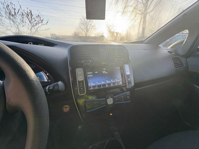 Белый Ниссан Лиф, объемом двигателя 0 л и пробегом 154 тыс. км за 6500 $, фото 20 на Automoto.ua