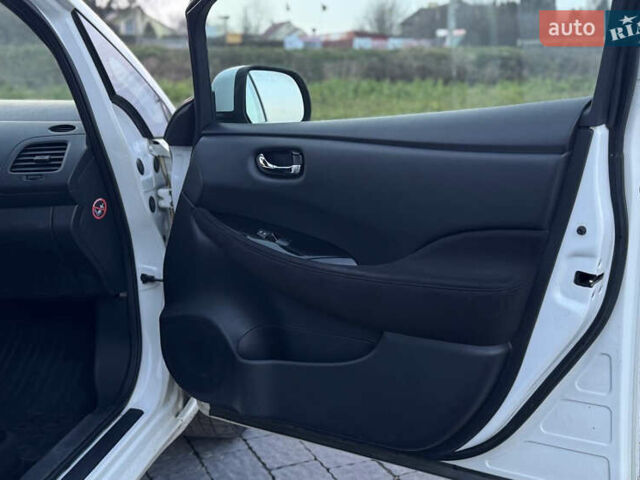 Белый Ниссан Лиф, объемом двигателя 0 л и пробегом 91 тыс. км за 7400 $, фото 23 на Automoto.ua