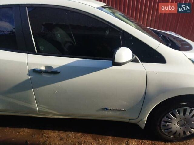 Белый Ниссан Лиф, объемом двигателя 0 л и пробегом 98 тыс. км за 11999 $, фото 8 на Automoto.ua